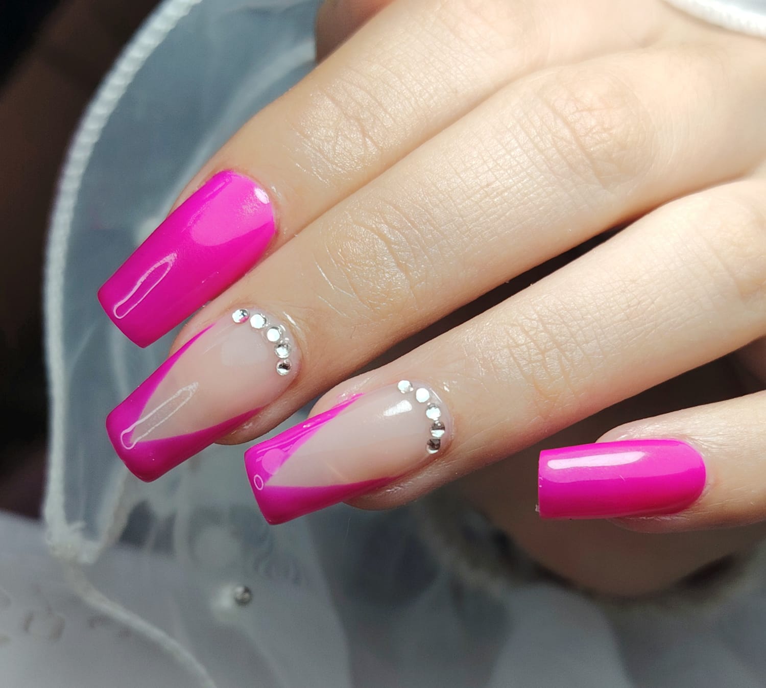 Diseños uñas minimalistas sencillos elegantes